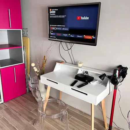 At The Heart Of Carre D'or 2 Mins Sea Wi-fi Holiday home *