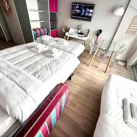 At The Heart Of Carre D'or 2 Mins Sea Wi-fi Holiday home